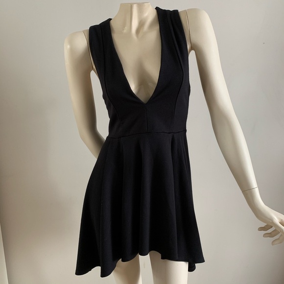 Black deep v dress - Picture 1 of 7